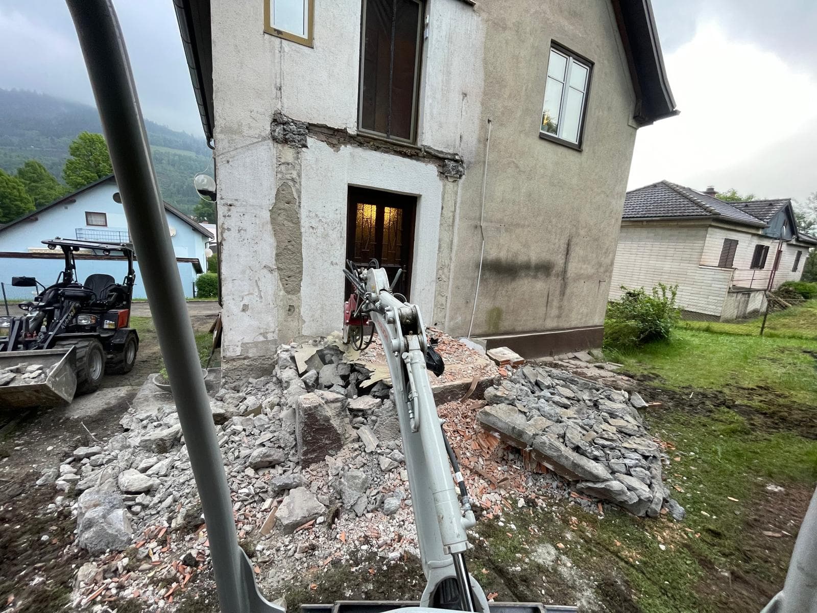 Abbrucharbeiten mit Bagger